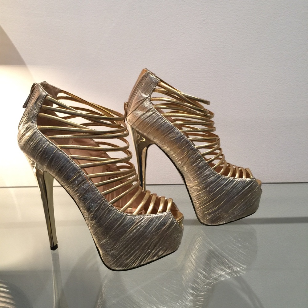 COPY - Gold high heels, Bumper, 7
